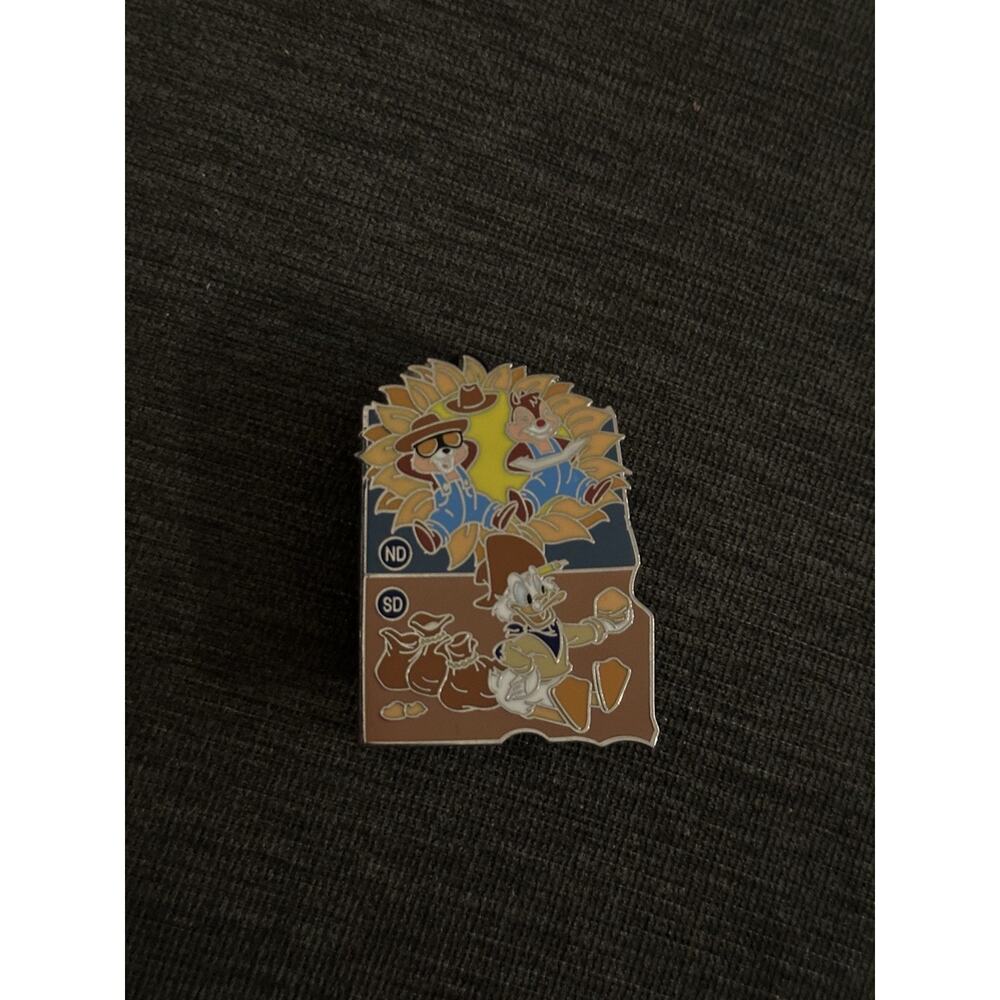 Disney American Adventure North/South Dakota Limited Release Pin Chip & Dale